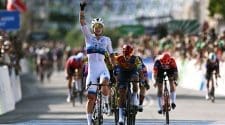 Experience the dynamic Copenhagen Sprint, featuring a flat course and thrilling sprint finale through the Danish capital.