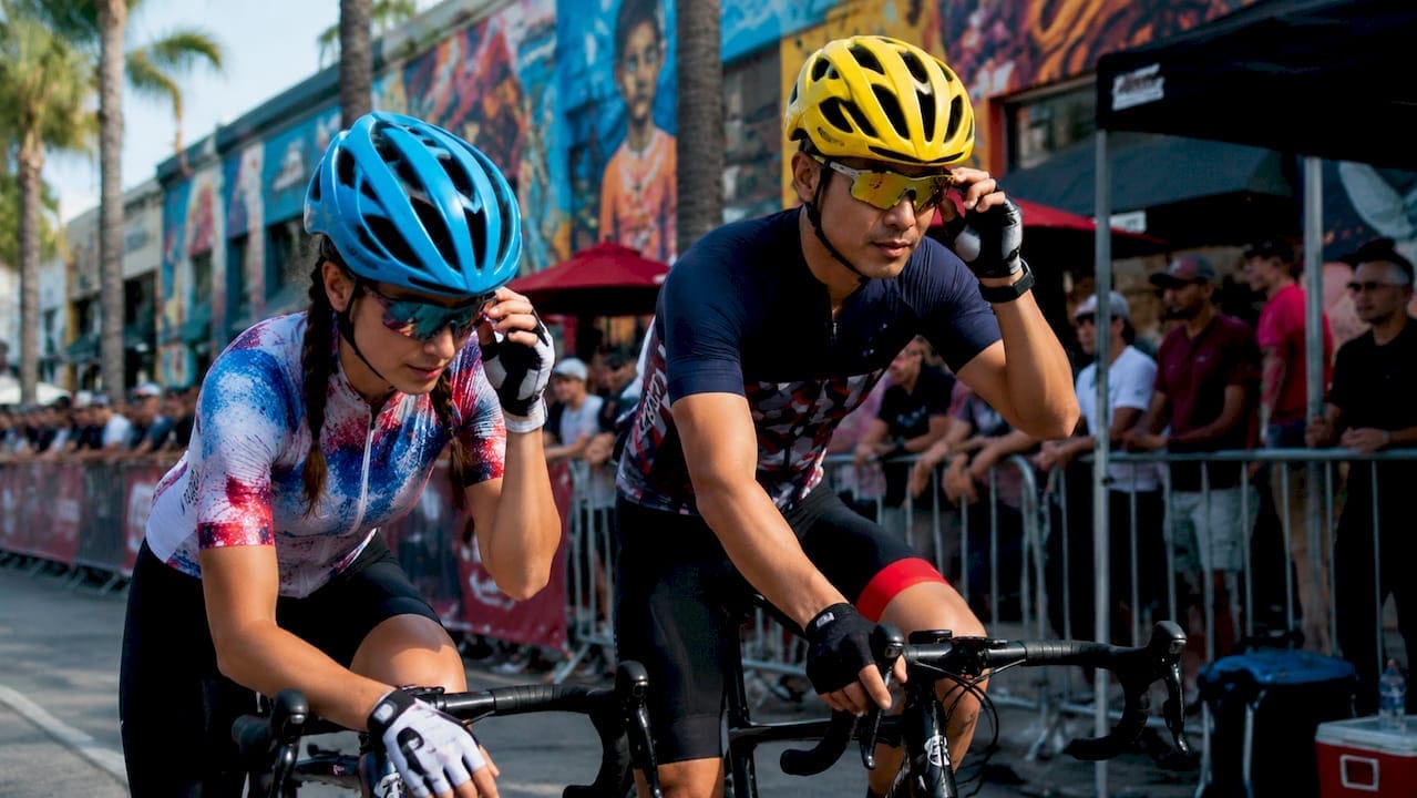 Beginner cyclists preparing for Cat 5 race start